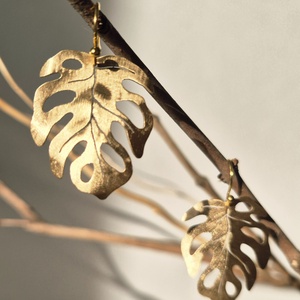 Monstera Vibes. Egzotikus sárgaréz fülbevaló, Ékszer, Fülbevaló, Lógó fülbevaló, Ékszerkészítés, MESKA