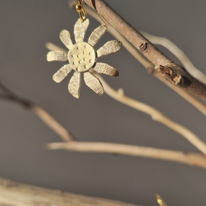 Tavaszi virágok sárgaréz fülbevaló, Ékszer, Fülbevaló, Lógó fülbevaló, Ékszerkészítés, MESKA