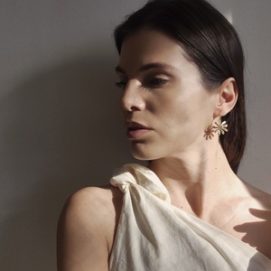 Tavaszi virágok sárgaréz fülbevaló - ékszer - fülbevaló - lógó fülbevaló - Meska.hu