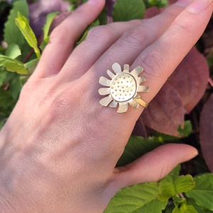 Tavaszi virág, margaréta sárgaréz gyűrű  - ékszer - gyűrű - figurális gyűrű - Meska.hu