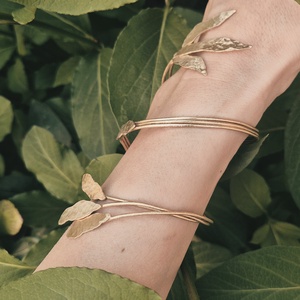 Tavaszi levelek sárgaréz karkötő, virágos karkötő  - ékszer - karkötő - széles karkötő - Meska.hu