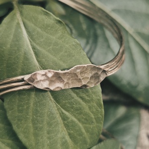 Tavaszi levelek sárgaréz karkötő, virágos karkötő  - ékszer - karkötő - széles karkötő - Meska.hu