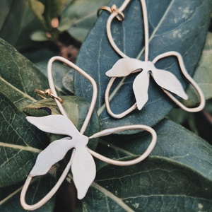 Virág fülbevaló sárgarézből, Tavaszi virág fülbevaló  - Meska.hu