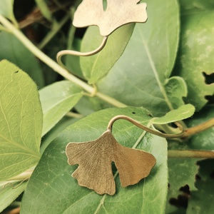 Ginkgo biloba levelek sárgaréz karkötő, virágos karkötő  - ékszer - karkötő - széles karkötő - Meska.hu