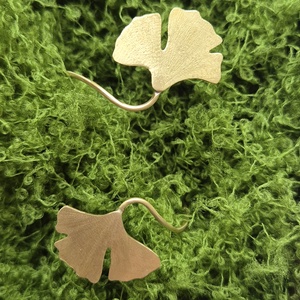 Ginkgo biloba levelek sárgaréz karkötő, virágos karkötő , Ékszer, Karkötő, Széles karkötő, Ékszerkészítés, MESKA