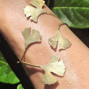 Ginkgo biloba karkötő, nyitott Ginkgo karkötő, sárgaréz Ginkgo biloba karkötő  - ékszer - karkötő - karperec - Meska.hu