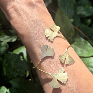 Ginkgo biloba karkötő, nyitott Ginkgo karkötő, sárgaréz Ginkgo biloba karkötő  - ékszer - karkötő - karperec - Meska.hu