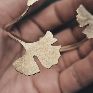 Ginkgo biloba karkötő, nyitott Ginkgo karkötő, sárgaréz Ginkgo biloba karkötő  - ékszer - karkötő - karperec - Meska.hu