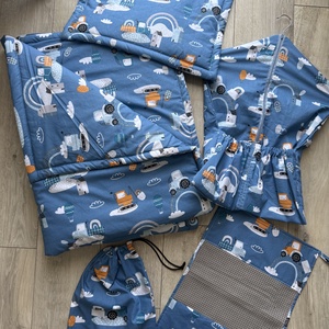 Ovis Szett Munkagépes, Játék & Sport, Ovis felszerelés, Ovis ágynemű, , Takaró vatelinnel bélelt mosható 100*135 cm
Párna vetelinnel bélelt mosható 48*31 cm
Válfás ovis zs..., MESKA