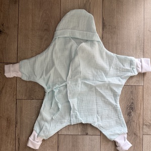 Babacsillag Kánikulacsillag duplagézből 56-62 cm, Baba - mama, Babaruházat, Baba ruhák, , 100% pamut anyagból
Nyitott passzés
Szín: Vízkèk, MESKA