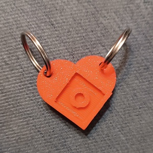 Szív alakú kulcstartó a szeretet ünnepére  - táska & tok - kulcstartó & táskadísz - táskaakasztó - Meska.hu