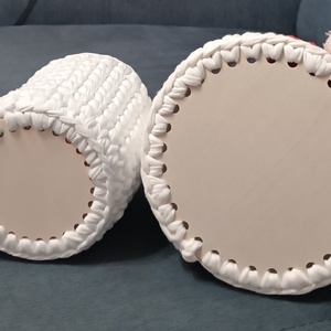 Fehér nyuszi bordó horgolt  kosár Húsvétra  - otthon & életmód - tárolás & rendszerezés - tárolókosár - Meska.hu