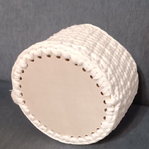 Fehér nyuszi bordó horgolt  kosár Húsvétra  - otthon & életmód - tárolás & rendszerezés - tárolókosár - Meska.hu