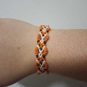 Rókás karkötő - ékszer - karkötő - fonott karkötő - Meska.hu