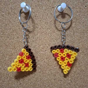 Pizza szelet kulcstartó - táska & tok - kulcstartó & táskadísz - táskaakasztó - Meska.hu