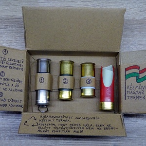 Egyedi ajándékcsomag fegyverkedvelőknek (kulcstartó, éjjeli fény és pendrive) - Meska.hu