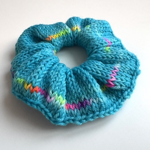 Kötött scrunchie/hajgumi - ruha & divat - hajdísz & hajcsat - hajgumi - Meska.hu