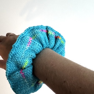 Kötött scrunchie/hajgumi - ruha & divat - hajdísz & hajcsat - hajgumi - Meska.hu