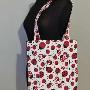 Vállra akasztható bélelt szatyor- katicás - táska & tok - bevásárlás & shopper táska - shopper, textiltáska, szatyor - Meska.hu