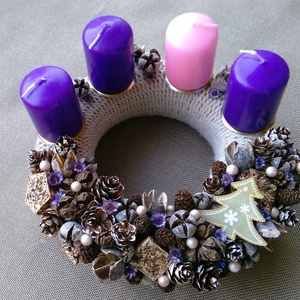 Adventi koszorú, lila-rózsaszín gyertyával -  - Meska.hu