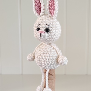 Késztermék! Amigurumi ujjbáb - Bella a nyuszi - játék & sport - bábok - ujjbáb - Meska.hu