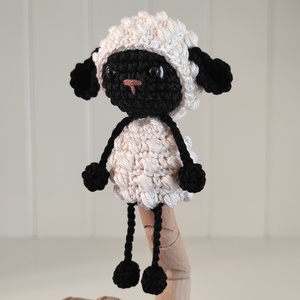 Késztermék! Amigurumi ujjbáb - Fekete bárány, Játék & Sport, Bábok, Ujjbáb, Horgolás, MESKA