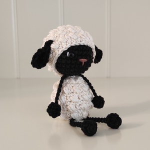 Késztermék! Amigurumi ujjbáb - Fekete bárány - játék & sport - bábok - ujjbáb - Meska.hu