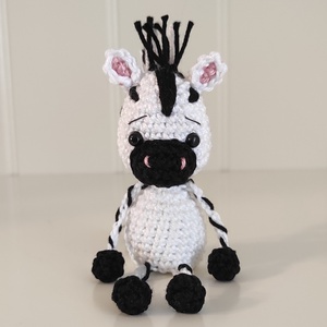 KÉSZLETEN!  Késztermék! Amigurumi ujjbáb - Vancsik a zebra - játék & sport - bábok - ujjbáb - Meska.hu