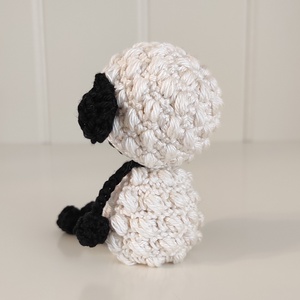 KÉSZLETEN!  Késztermék! Amigurumi ujjbáb - Fekete bárány - játék & sport - bábok - ujjbáb - Meska.hu