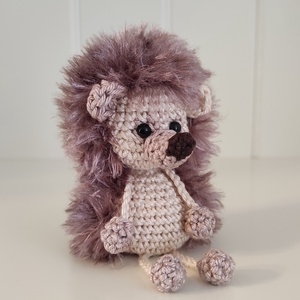 KÉSZLETEN!  Késztermék! Amigurumi ujjbáb - Guszti a kis süni - játék & sport - bábok - ujjbáb - Meska.hu