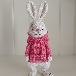 Nyuszi kapucnis pulcsiban... - játék & sport - plüssállat & játékfigura - nyuszi - Meska.hu