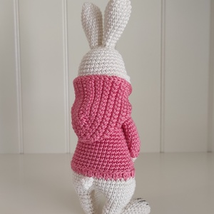 Nyuszi kapucnis pulcsiban... - játék & sport - plüssállat & játékfigura - nyuszi - Meska.hu