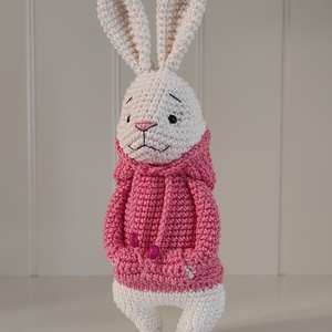 KÉSZLETEN!  Nyuszi kapucnis pulcsiban... - játék & sport - plüssállat & játékfigura - nyuszi - Meska.hu