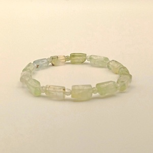 Prehnit csiszolt hasáb karkötő - ékszer - karkötő - ásványkarkötő - Meska.hu