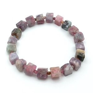 Turmalin szilva kocka karkötő - ékszer - karkötő - ásványkarkötő - Meska.hu