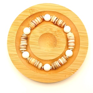 Kagylóhéj heishi karkötő, Ékszer, Karkötő, Gyöngyös karkötő, Gyöngyfűzés, gyöngyhímzés, MESKA