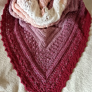 Horgolt vállkendő Mályva  - Meska.hu