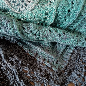 Horgolt vállkendő Tenger  - ruha & divat - sál, sapka, kendő - kendő - Meska.hu