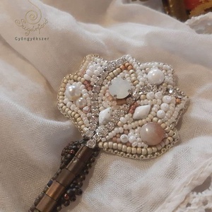 Gyöngyös virág kitűző - ékszer - kitűző és bross - kitűző - Meska.hu