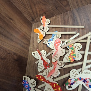 Pillangó-Hajgumi, ceruza -Nőnapi ajándék apróságoknak-oviba, bölcsibe, suliba - Meska.hu