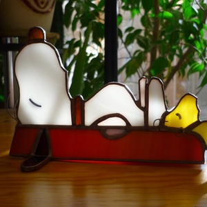 Snoopy és Woodstock a tetőn. (tiffany ajándék, dísz, lakberendezés, anyák-napjára, születésnap-névnapra) - Meska.hu