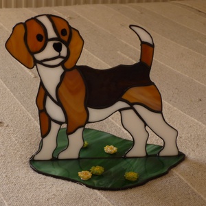 Beagle kutyus. (tiffany ajándék, dísz, lakberendezés, anyák-napjára, születésnap-névnapra) - Meska.hu