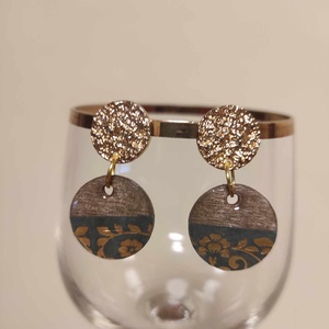Dupla körös fülbevaló  elegáns arany és fa harmóniában - ékszer - fülbevaló - lógó fülbevaló - Meska.hu