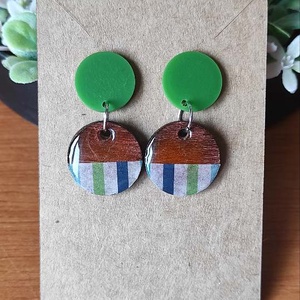 Színpompás csíkos fa fülbevaló, Ékszer, Fülbevaló, Lógó fülbevaló, Ékszerkészítés, Decoupage, transzfer és szalvétatechnika, MESKA
