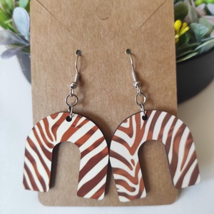 Vadívek  Zebra mintás fa fülbevaló - ékszer - fülbevaló - lógó fülbevaló - Meska.hu