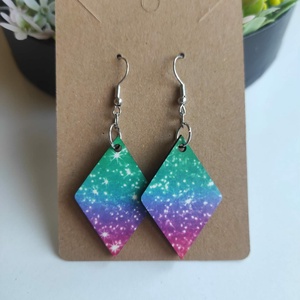 'Színgalaxis' rombusz fa fülbevaló - ékszer - fülbevaló - lógó fülbevaló - Meska.hu