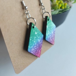 'Színgalaxis' rombusz fa fülbevaló - ékszer - fülbevaló - lógó fülbevaló - Meska.hu