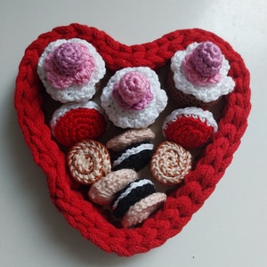 Szív alakú tartó édességekkel , Otthon & Életmód, Dekoráció, Dísztárgy, Horgolás, MESKA