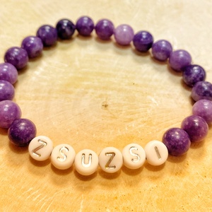 Személyre szabott lepidolit ásvány karkötő betűkkel - ékszer - karkötő - ásványkarkötő - Meska.hu