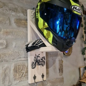 Motoros bukósisak tartó fali akasztó - Meska.hu